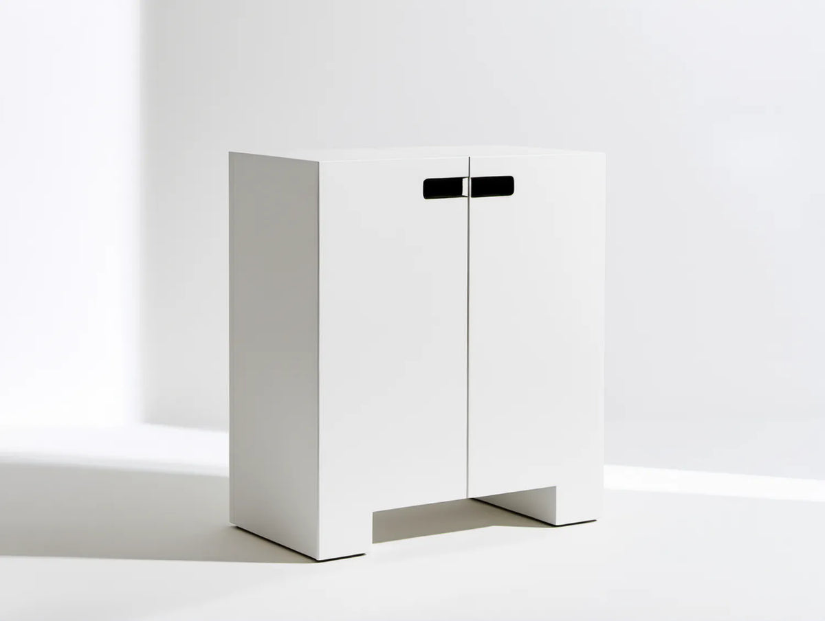 Biała szafka na buty z czarnymi uchwytami, MDF, 80 x 35 x 100 cm, 2 drzwi